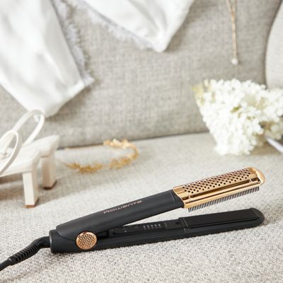 Placă de păr Rowenta Ultimate Experience Inimitable SF8230F0, &icirc;nveliș Ultra Glide, afișaj LED, plăci flotante 3D, tehnologie Thermo control, 5 trepte de temperatură, pieptene, suport termoceramic, negru&maro