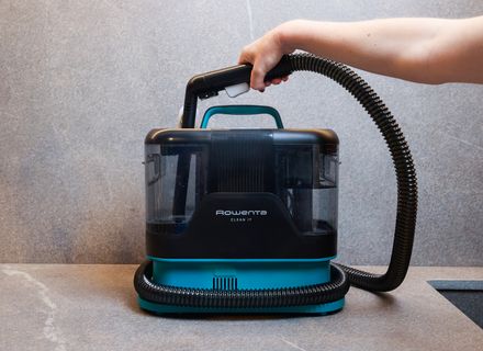 Cum cureți tapițeria acasă: Beneficiile unui aspirator pentru pete de tapițerie