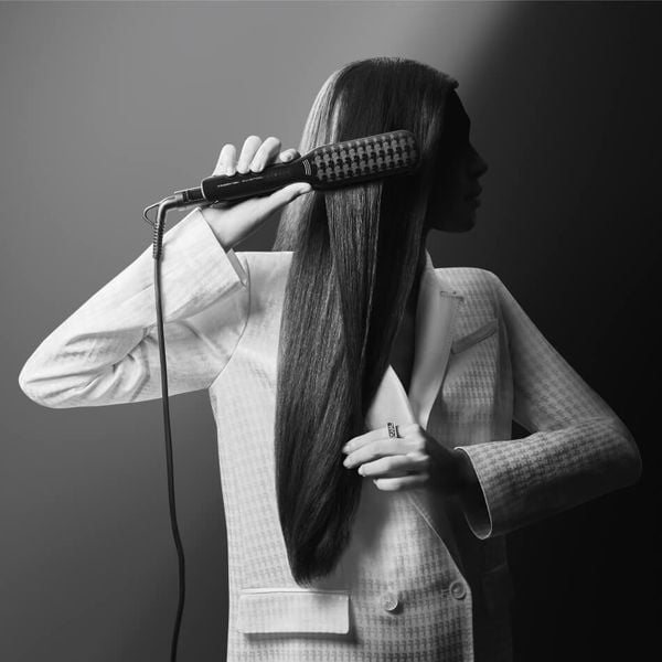 Placa de par Rowenta x Karl Lagerfeld Extra Liss SF411LF0, invelis Keratin & Glow, temperatura ajustabila 130&deg;C - 230&deg;C, afisaj LED, varf rece, incalzire rapida in 30 secunde, negru