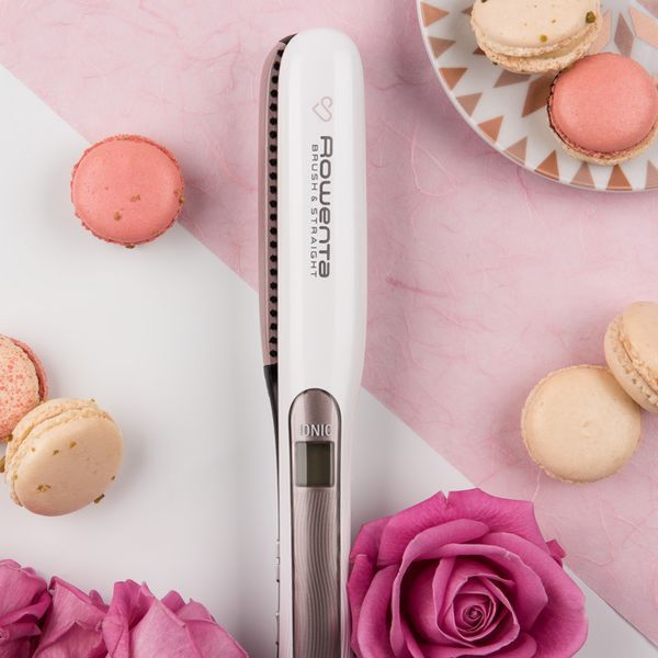 Placă de păr Rowenta Brush&Straight Premium Care SF7510F0, LCD, 130 - 200 °C, perie integrată cu peri turali, plăci mobile, ionizare, Cashmere Keratin, alb&mov