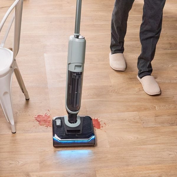 Aspirator cu spalare Rowenta X-Clean 3 GZ4012E0, 500 RPM, pana la 30 min autonomie, aspirare umeda si uscata, 2 moduri, design flexibil 180&deg;, iluminare LED, functie autocuratare, compatibil cu detergent, verde & negru