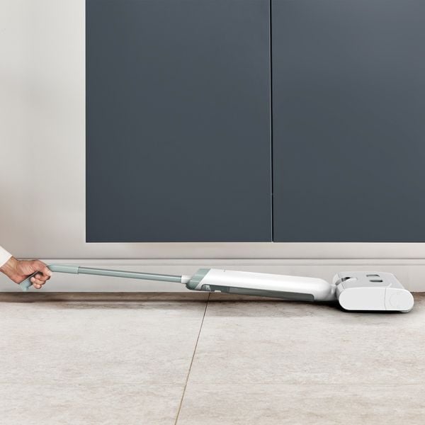 Mop electric Rowenta X-Wash GZ1032E0, 470 RPM, pana la 40 min autonomie, curatare umeda si uscata, 2 moduri, design flexibil 180°, rola motorizata din microfibra, compatibil cu detergent, rola suplimentara si detergent incluse, alb & verde