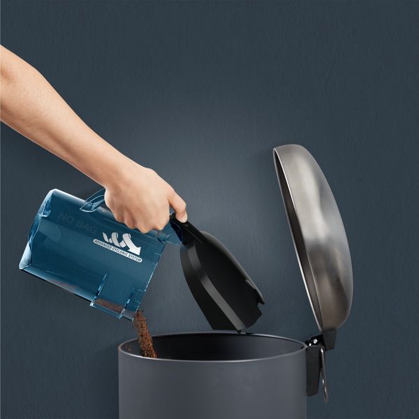 Aspirator fara sac Rowenta Compact Power RO3731, 750 W, 1.5 l, filtru de inalta eficienta, raza de operare 8.8 m, Negru/Albastru
