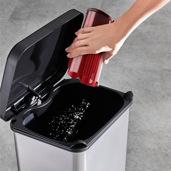 Aspirator vertical fara fir Rowenta X-Force Flex 9.60 Animal Care RH2079WO, 250W, putere de aspirare 100 air watts, autonomie 45 min, 3 trepte de putere, capacitate recipient praf 0.44L, tub flexibil, perie cu iluminare LED, rosu & negru