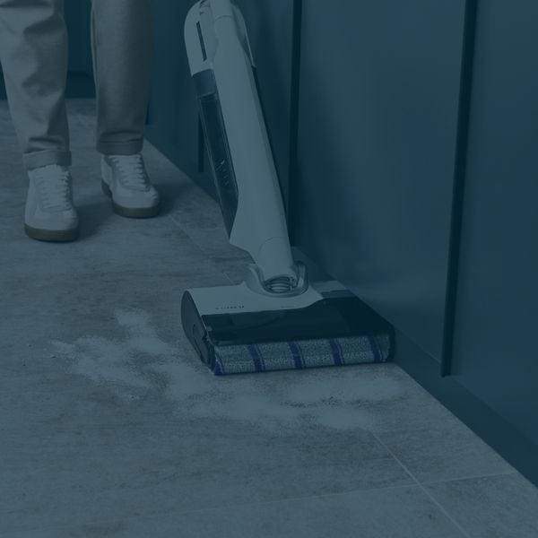 Aspirator cu spalare Rowenta X-Clean 12 GZ7267E0, 230 W, 550 RPM, 21.000 Pa, pana la 65 min autonomie, afisaj LED, aspirare umeda si uscata, functie autocuratare si autouscare, tehnologie anti-incalcire, rezervor pentru detergent, detergent inclus, alb