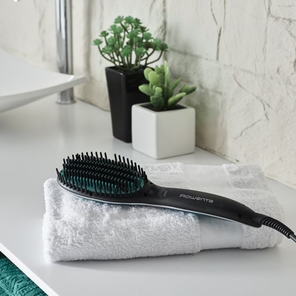 Perie pentru îndreptat parul Rowenta Power Straight CF5820F0, 3 trepte de temperatura 160-200°C, functii de incalzire si indreptare, negru Perie pentru îndreptat parul Rowenta Power Straight CF5820F0, 3 trepte de temperatura 160-200°C, functii de incalzire si indreptare, negru