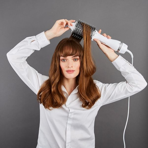 Peria cu aer cald Rowenta Volumizer CF6130F0, tehnologie 3D volume booster, perie ovala XL, 3 setări de temperatură si viteză, alb&argintiu Peria cu aer cald Rowenta Volumizer CF6130F0, tehnologie 3D volume booster, perie ovala XL, 3 setări de temperatură si viteză, alb&argintiu