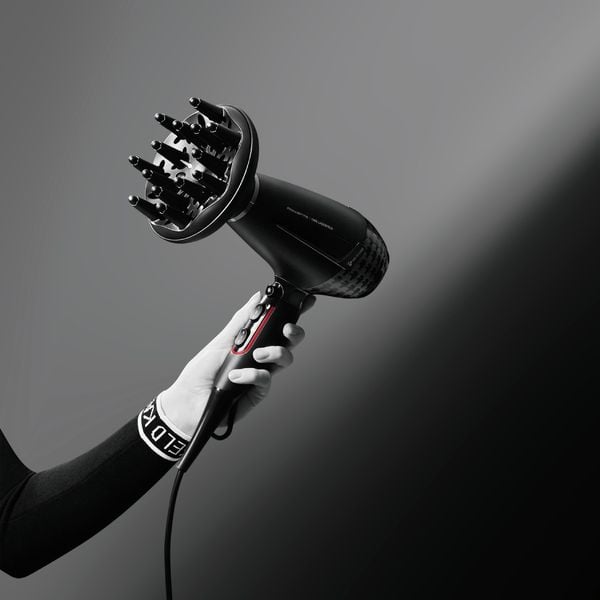 Uscător de păr Rowenta x Karl Lagerfeld Pro Stylist CV888LF0, 2200W, Tehnologia Rowenta Air-to-Care, invelis Keratin&Glow, 3 accesorii, jet de aer rece, cablu 1.8m, negru&gri