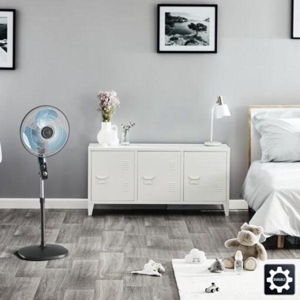 Ventilator cu picior Essential+ VU4420F2, putere 60 W, protecție impotriva ț&acirc;nțarilor, 3 trepte de viteza, consum redus de energie, design compact, negru