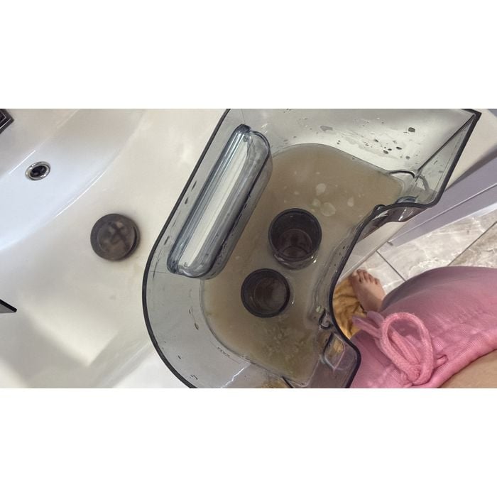 Sunt mulțumită , doar ca mi se pare ca lasă salteaua prea udă .. prea multă apa da când apeși și la petele mai vechii nu mi se pare chiar așa wow . Însă le mulțumesc ca mi-au trimis și un cadou : Un ondulator de păr . 